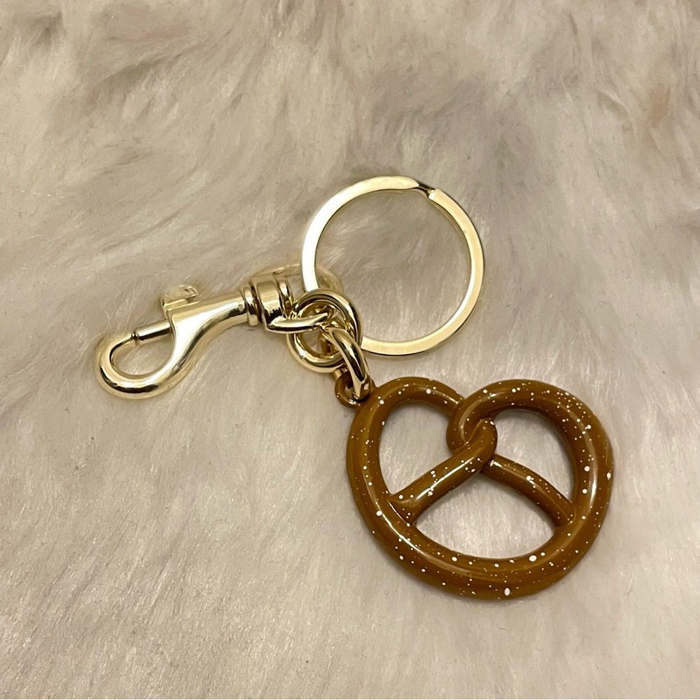 Pretzel keychain keycob bag charm - Picture 2 of 3